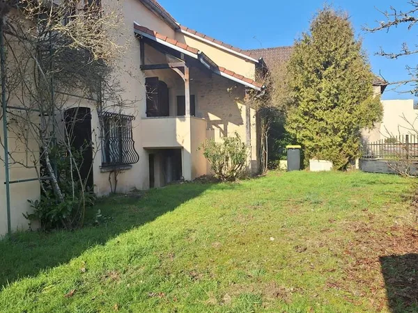 Maison 3 chambres avec cour et garage