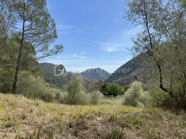 Terrain 3046 m²