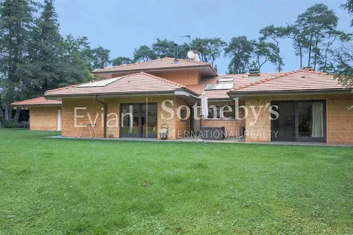 Maison 8 pièces 354 m²