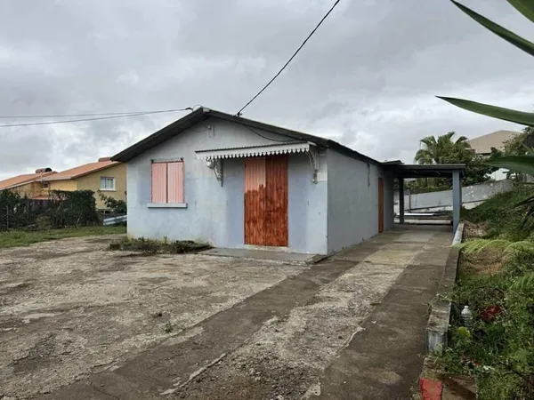 VILLA T3 AVEC TRAVAUX - ST LOUIS GOL LES HAUTS