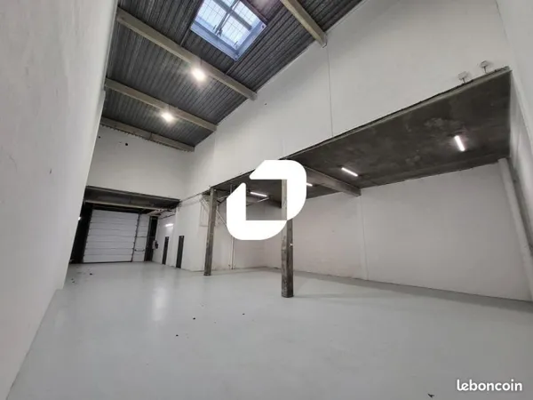 Local industriel 233 m²