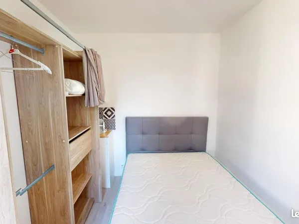 Chambre 6 pièces 75 m²