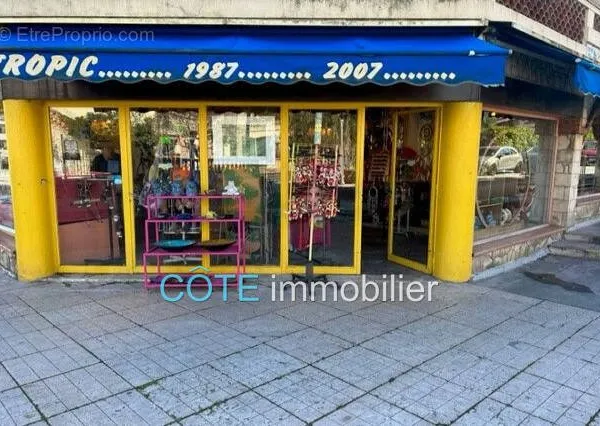 Commerce 166 m²
