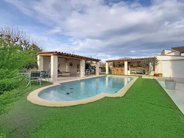 Maison Aubagne de 4 pièces de 121.1 m² de plain-pied avec studio indépendant
