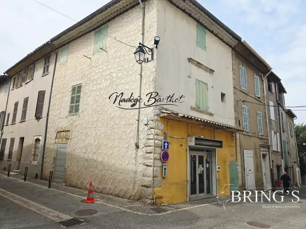 Immeuble avec local commercial et appartement T4