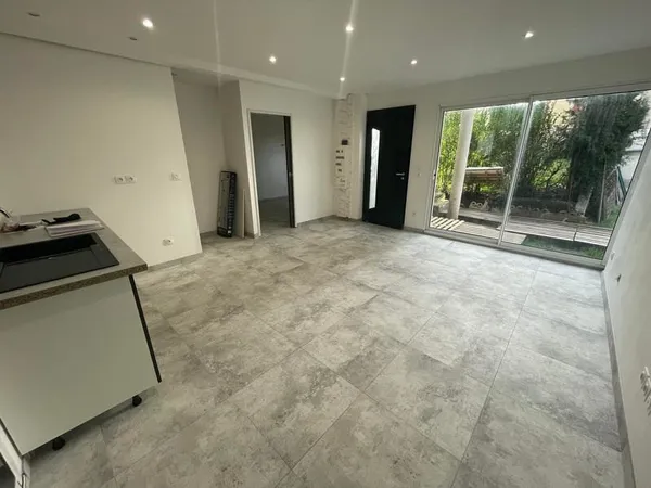 ST CHAMOND, 29 rue Jules Verne, T3 de 53m² en RDC, loggia