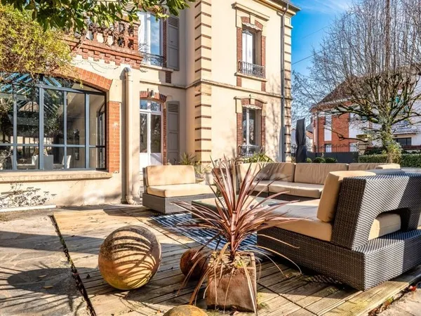 MANTES LA JOLIE (78) /accès A13-A14/ Maison Bourgeoise entièrement rénovée- Jardin 500 m² - Garage -
