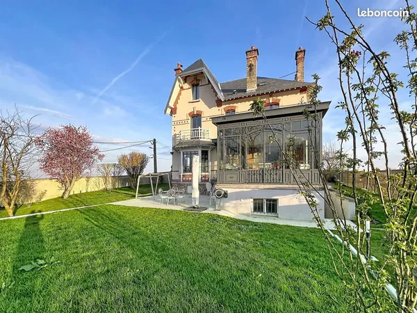 Maison 13 pièces 323 m²