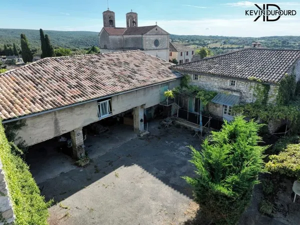 Ensemble immobilier ( 2 maisons + Hangar ) sur un terrain de