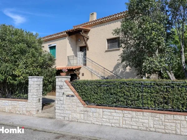 LA CIOTAT MAISON TRADITIONNELLE de 155 m2 AGENCEE EN 2 APPARTEMENT DE TYPE 3