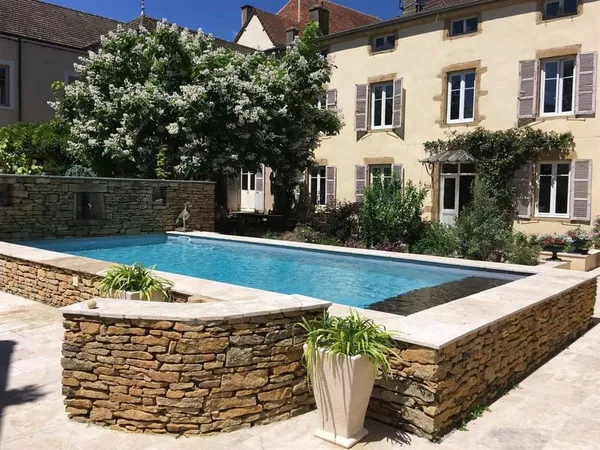 Un élégant hôtel-particulier dans le coeur historique de la petite Venise du Charolais