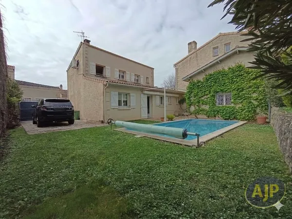 Blanquefort, Maison en pierres de taille 5 pièce(s) 141 m2