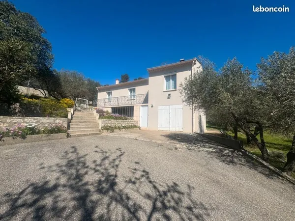 Nîmes secteur LA GAZELLE - villa indépendante avec grand garage
