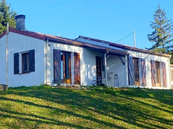 Charmante Maison de Plain-Pied avec Vue Panoramique sur la Campagne