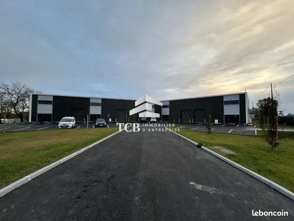 Local 193 m² Saint-Étienne-de-Montluc