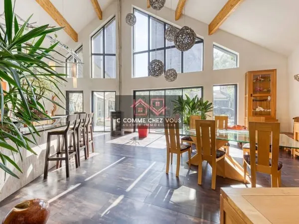Maison 7 pièces 201 m²