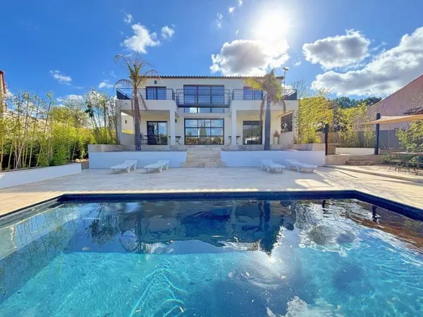 Superbe Villa Contemporaine avec piscine