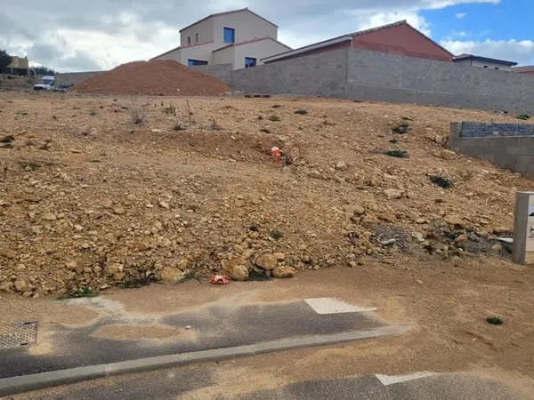 Terrain 598 m²