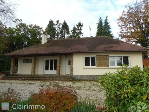 BAGNOLES DE L'ORNE, MAISON DE PLEIN-PIED AVEC 3 CHAMBRES, PARC