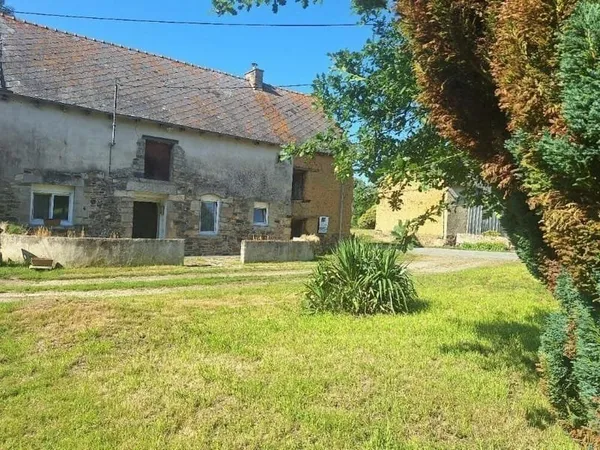 Maison A RÉNOVER et grand terrain à 3mns du centre Broons