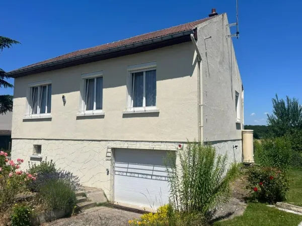 MAISON SUR SOUS SOL 3 CHAMBRES BOURG TOUS COMMERCES