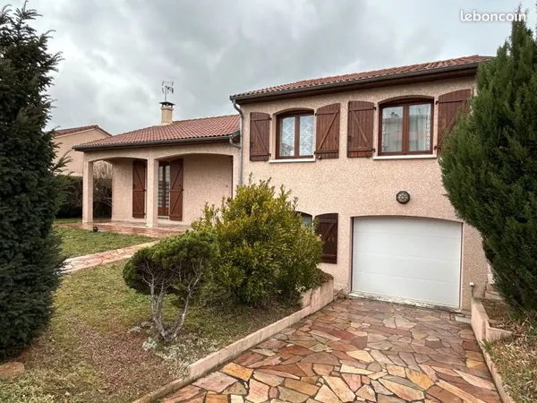 À ISSOIRE, maison 5 pièces avec terrain
