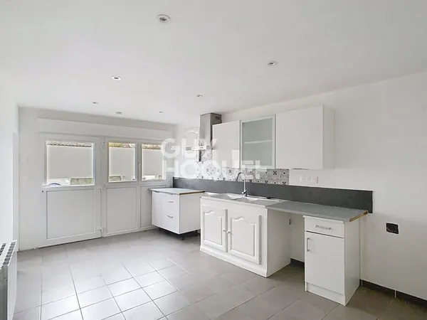 À vendre : Appartement 3 pièces à RUSSY BEMONT avec JARDIN