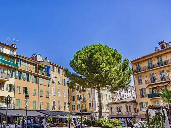 NICE /PLACE DU PIN/STUDETTE 10m2 /BALCON