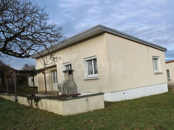 LEZINNES, maison de 4 pièces avec terrain clos et 2 garages