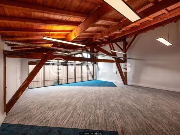 Bureaux 332 m²