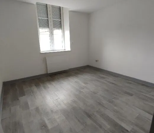 A LOUER T3 dans un batiment communal