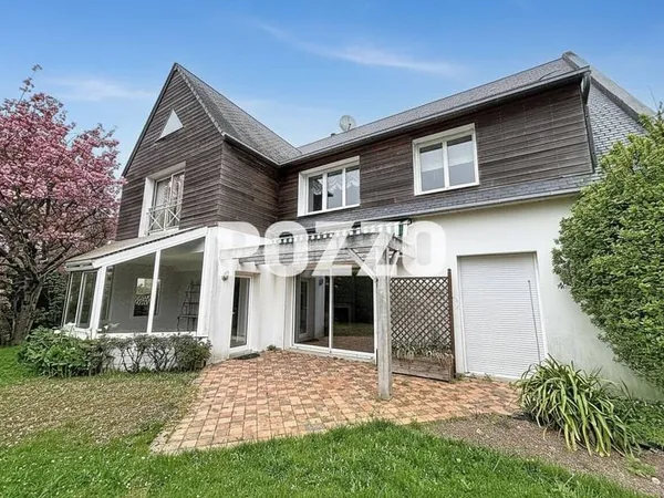Maison 8 pièces 256 m²