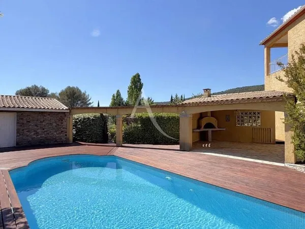 Villa 8 pièces 207 m²