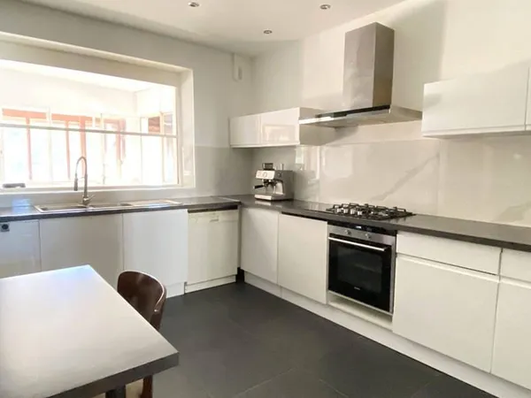 Maison 14 pièces 360 m²