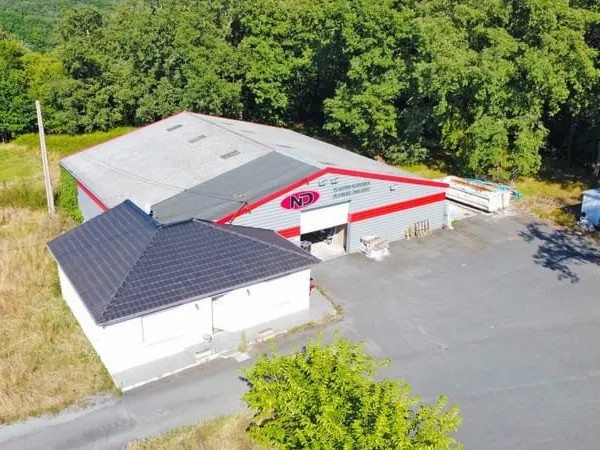 Local commercial avec hangar