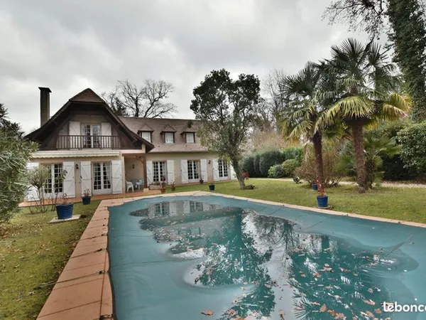 Maison 7 pièces 200 m²