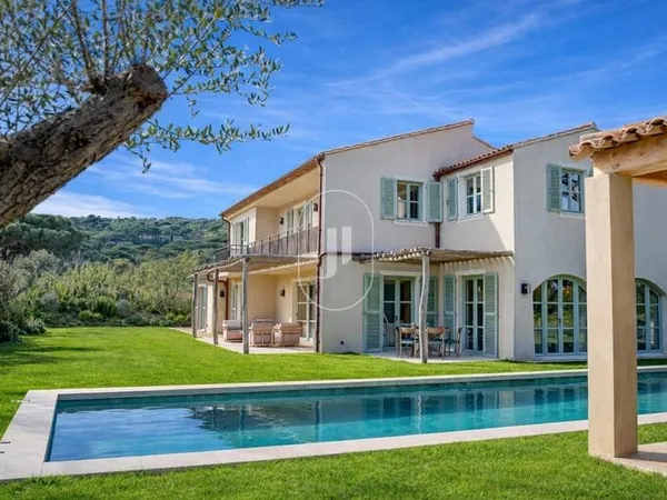 Villa provençale rénovée à vendre dans la campagne de Ramatuelle