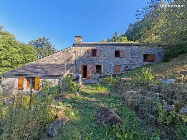 Belle Propriété avec maison, terrrains et dépendances