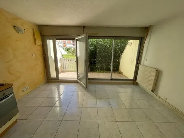 Studio cabine à louer avec extérieur