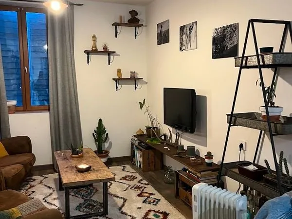 Appartement T2 rénové en centre de ville de Grans