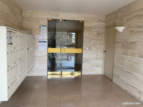 VENDS STUDIO dans résidence de standing