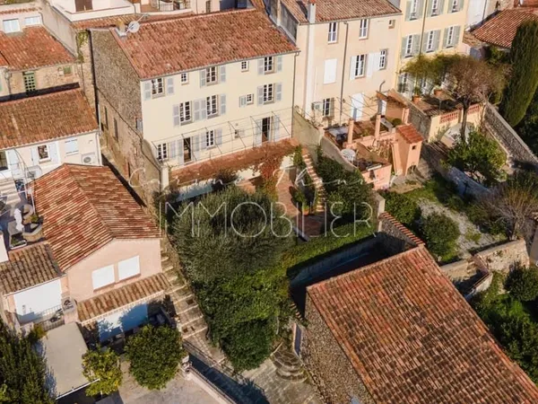Maison 10 pièces 310 m²