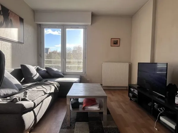 T2 53M2 St SERGE AVEC PAKRING PRIVATIF