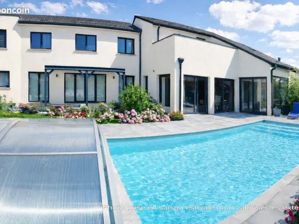 Bien rare sur le secteur - Maison 268 m² - Pièce de vie 75 m² - 6 chambres - Piscine - Garage 45 m² 