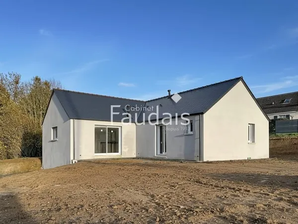 Maison neuve de plain-pied avec grand terrain, cuisine haut