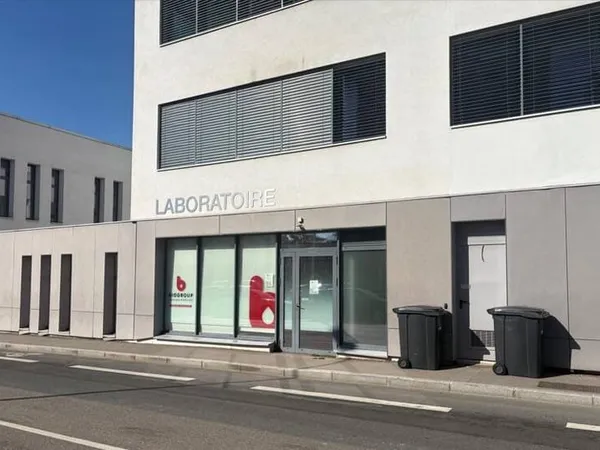 Local commercial 110 m²
