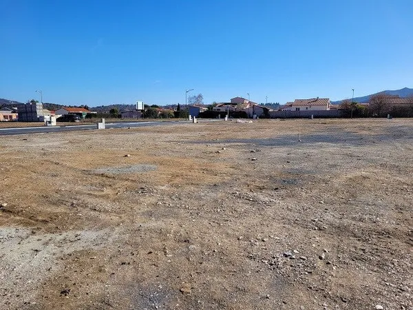 Terrain 909 m²