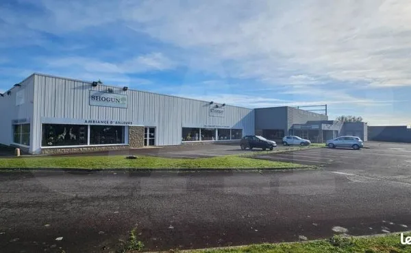 Local 2 900 m²