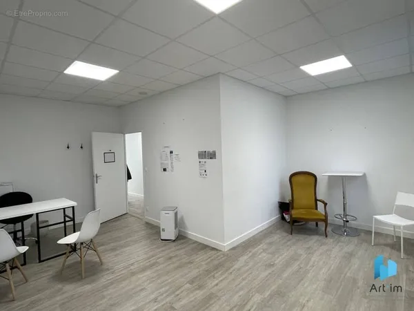 un plateau de bureaux divisible au centre