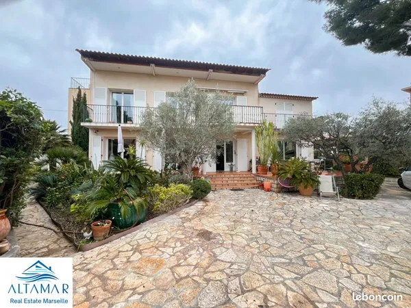 Maison vue mer avec jardin et appartement indépendant - Fort potentiel - Bandol - 1 490 000